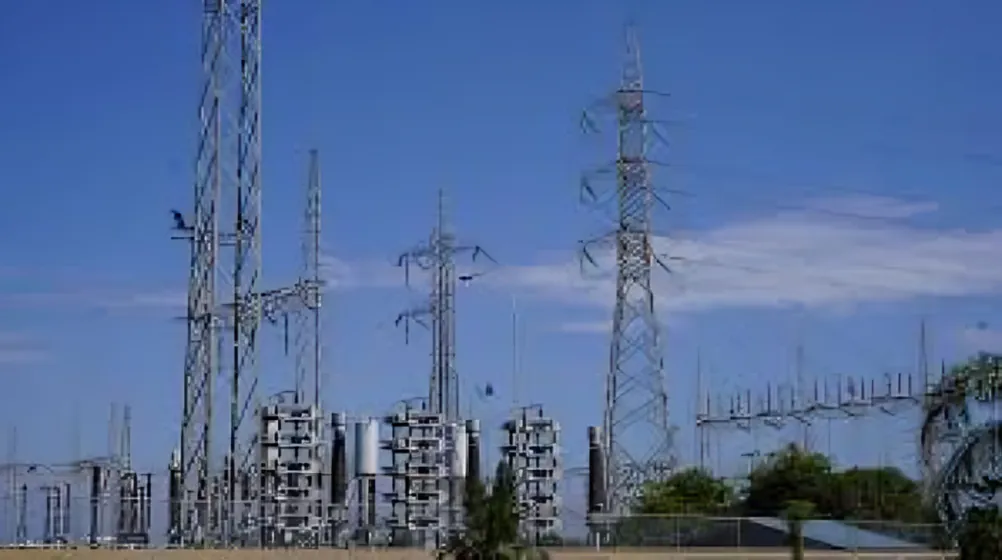 El déficit del sector eléctrico en Ecuador alcanzaría los 1.000 megavatios en septiembre si no se importa energía desde Colombia.
