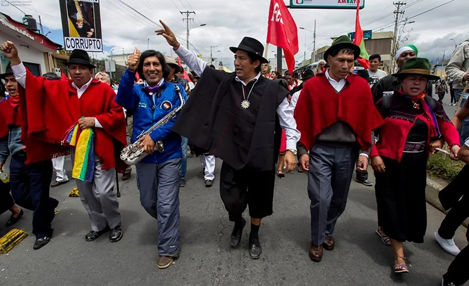 convocar a un levantamiento indígena contra la minería